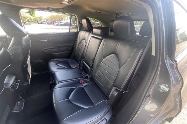 2023 Toyota Highlander Base