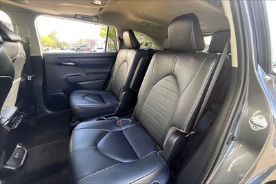 2023 Toyota Highlander Base