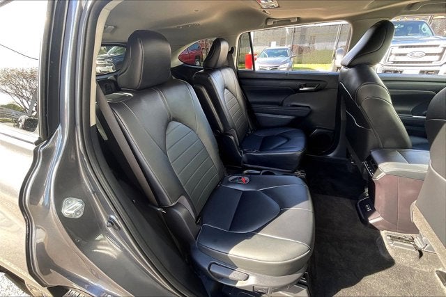 2023 Toyota Highlander Base