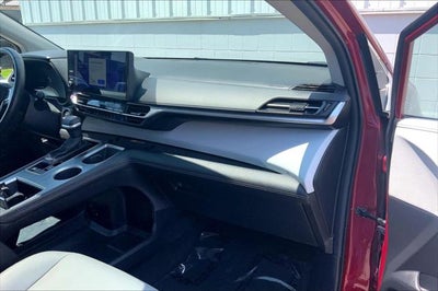 2025 Toyota Sienna XLE