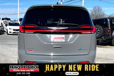 2023 Chrysler Pacifica Hybrid Touring L