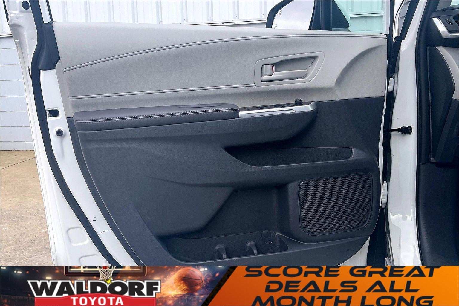 2023 Toyota Sienna LE